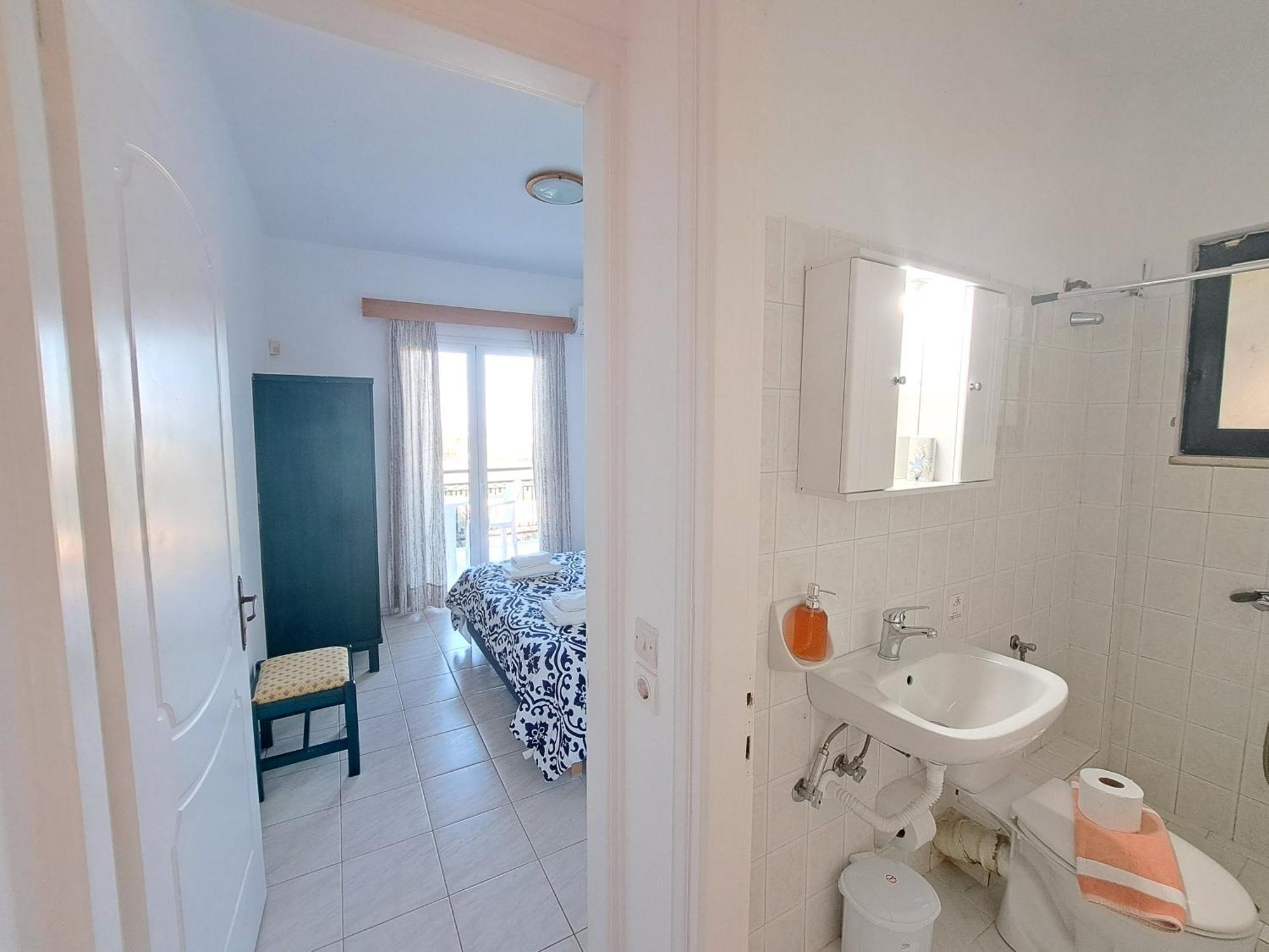 Natural Blue Green Apartment Almiros Beach Rum bild